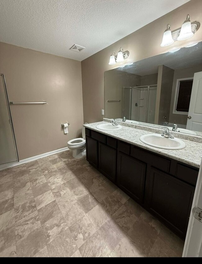 Foto del edificio - 4 Bed 2.5 Bath Two-Story Home