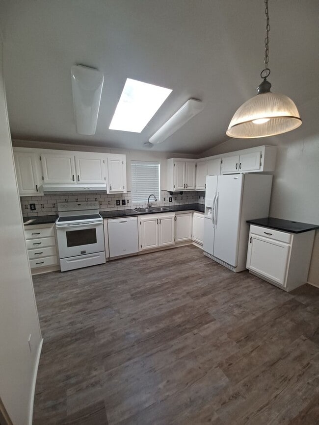 Building Photo - 3 Bedroom 2 Bath Manufactured House