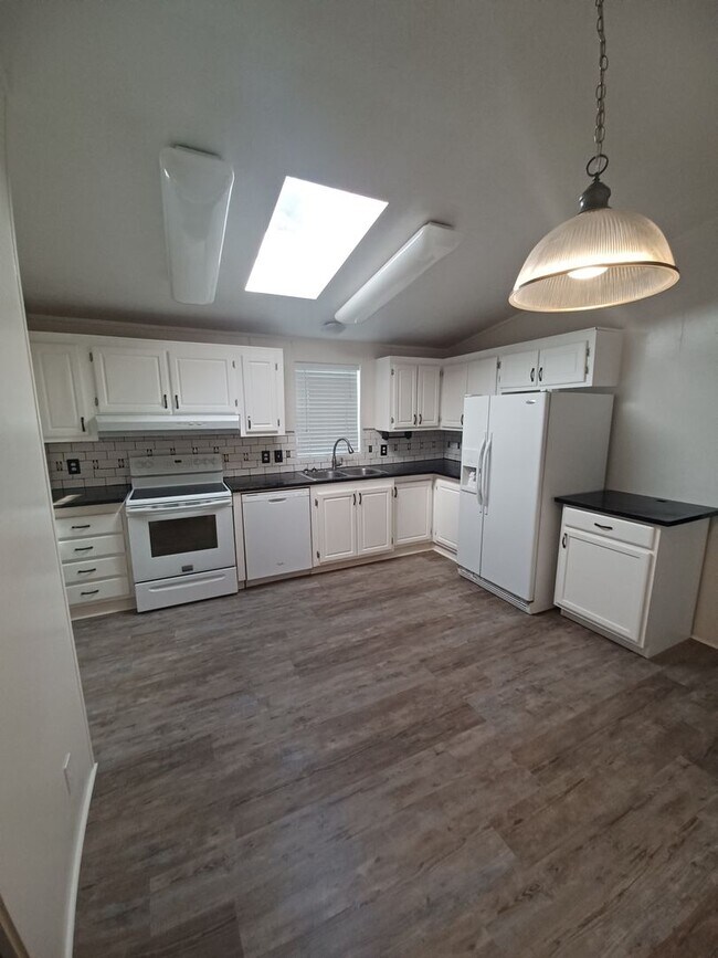 Foto del edificio - 3 Bedroom 2 Bath Manufactured House