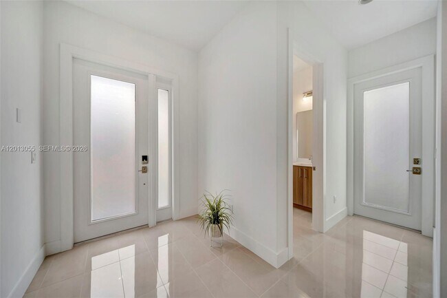 Foto del edificio - 1454 SW 23rd St