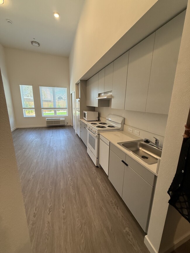 Building Photo - Naranja Apartments
