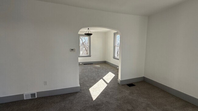 Building Photo - 26 1st St
