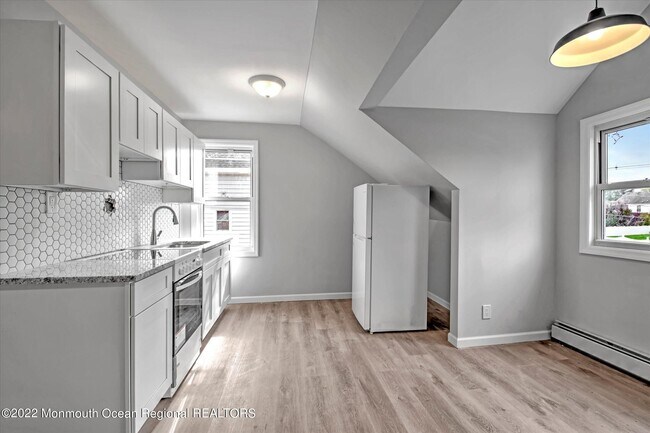 Foto del edificio - 115 Hazlet Ave
