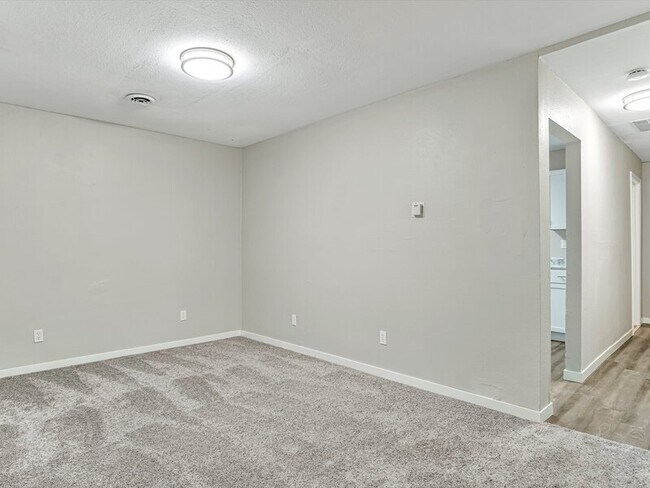 Foto del edificio - 116 N Long St