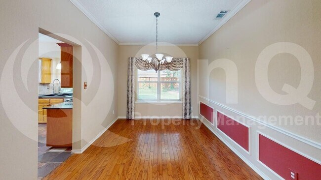 Foto del edificio - 402 Baltusrol Cir