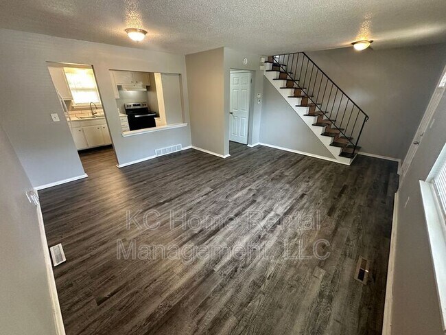 Foto del edificio - 212 N Oak Dr