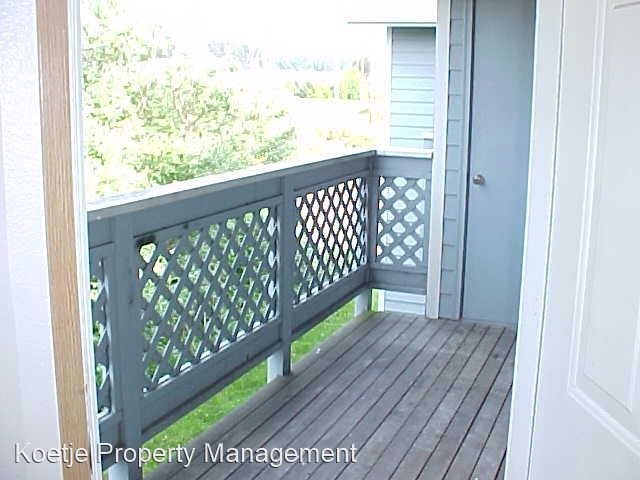 Building Photo - 447 NE Ellis Way