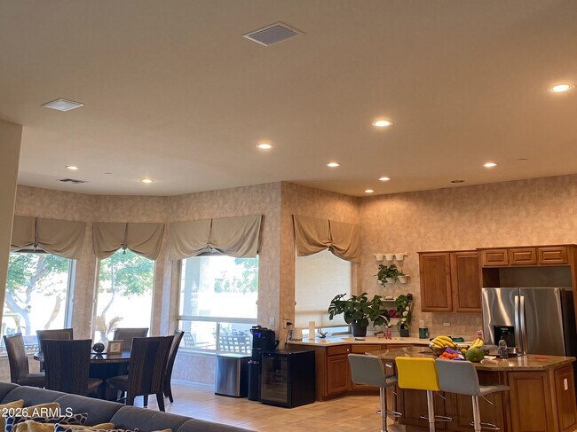 Building Photo - 1081 N Brandon Dr
