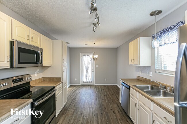 Building Photo - 15472 Sandlands Cir
