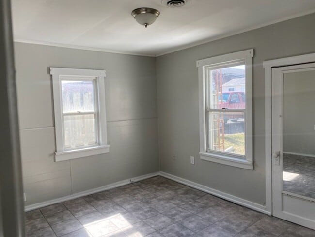 Building Photo - Updated 2BR Plain Local Ranch for Rent