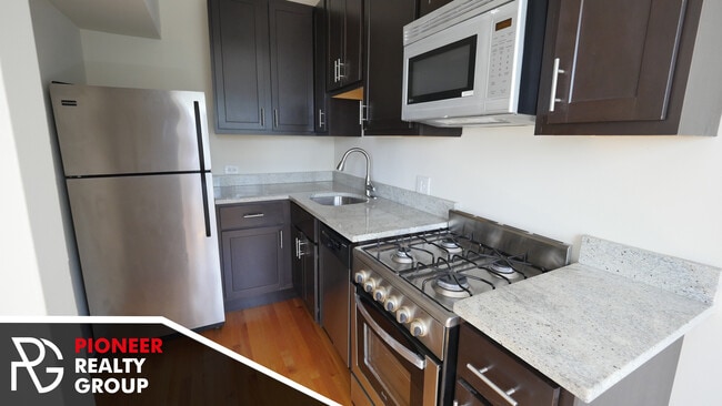 Building Photo - 4616 N Paulina St