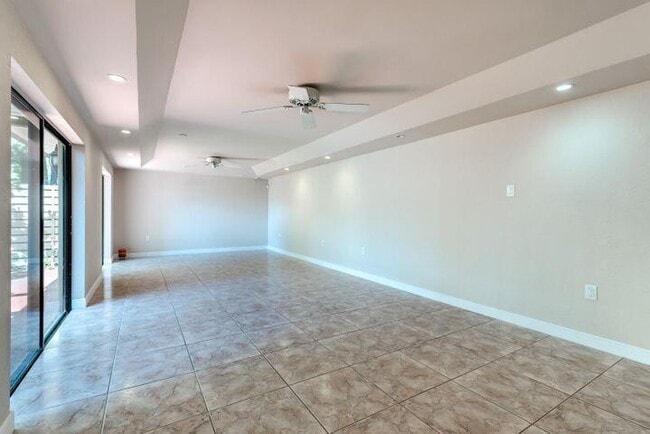 Building Photo - 524 5th Terrace