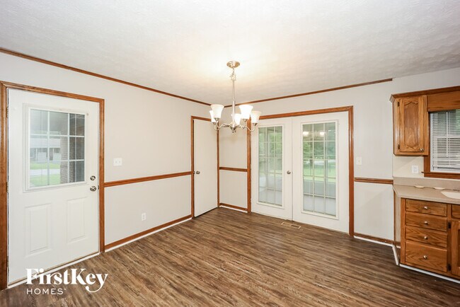 Building Photo - 105 Lake Dr