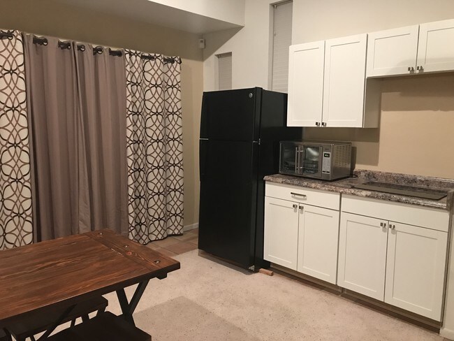 Foto del edificio - 2155 Whitewater Dr