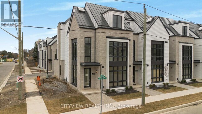 Photo du bâtiment - 2268 Sovereign St