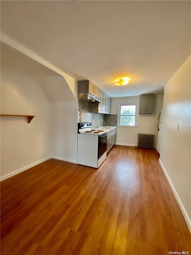 Building Photo - 344 44th St