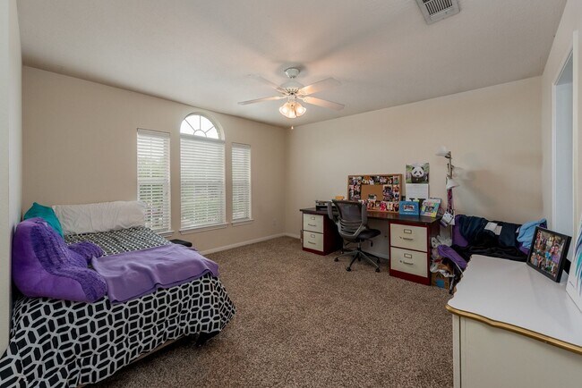 Foto del edificio - Beautiful 3 Bed, 3.5 Bath Minutes from Cam...