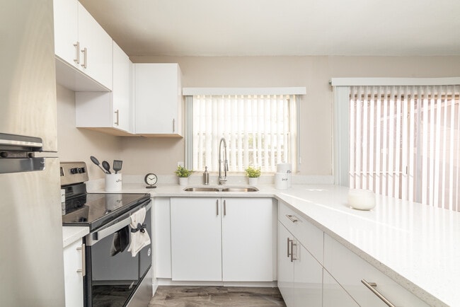 Photo - The Hammocks off 6th Apartments