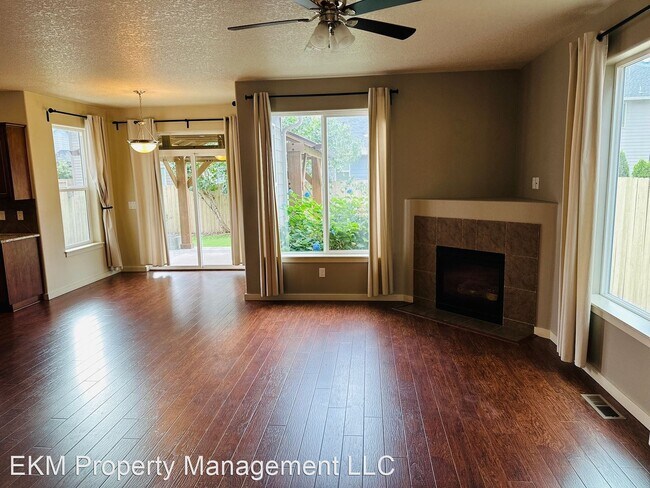 Building Photo - 4 br, 2.5 bath House - 10104 NE 144th Court