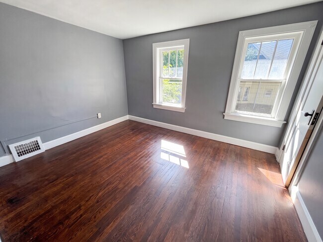 Foto del edificio - 442 E 8th St