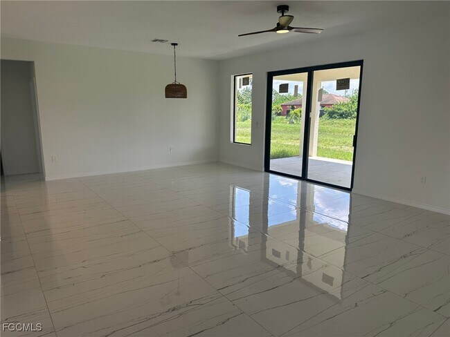 Foto del edificio - 1049 Citrus Ave S