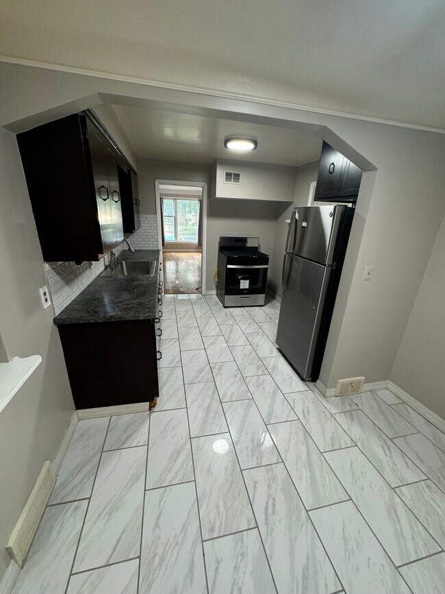 Foto del edificio - 3855 W 133rd St