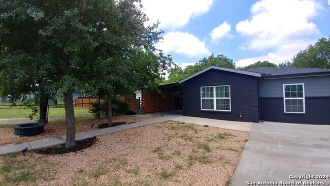 Building Photo - 4 Bedroom home near St. Mary's University!
