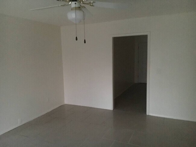 Foto del edificio - 1528 E 66th Pl