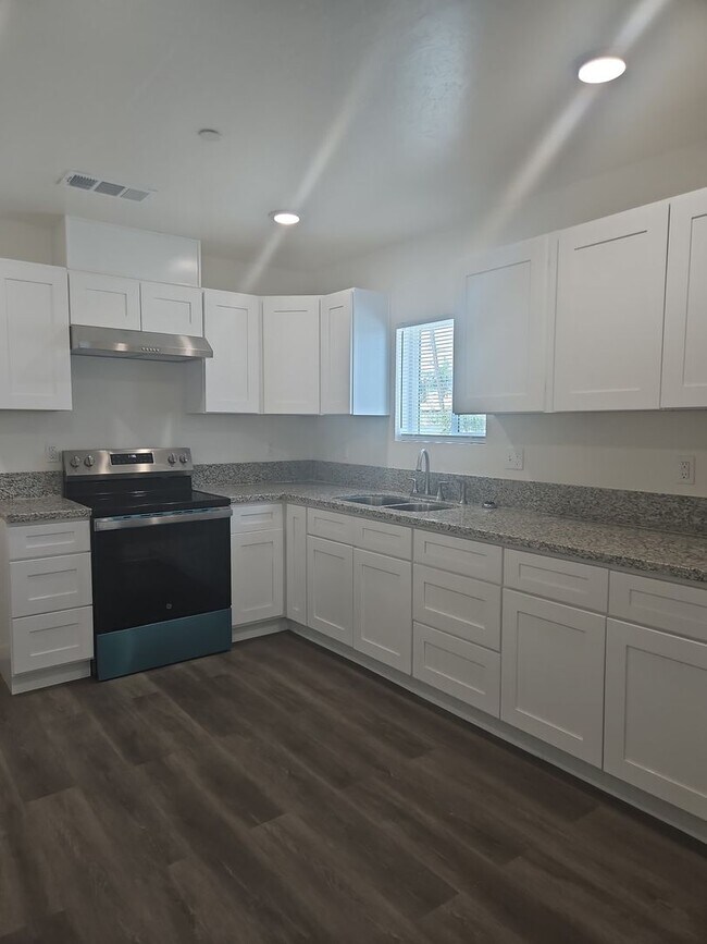 Building Photo - New Construction Apartment!