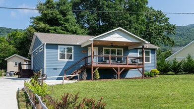 Building Photo - 664 Old Fort Rd