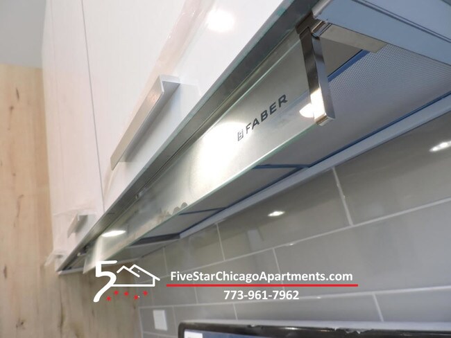 Foto del edificio - 3326 W Irving Park Rd