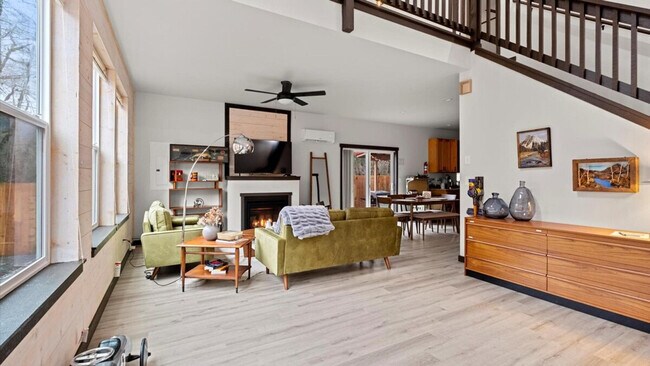 Building Photo - 313 Skate Creek Rd N