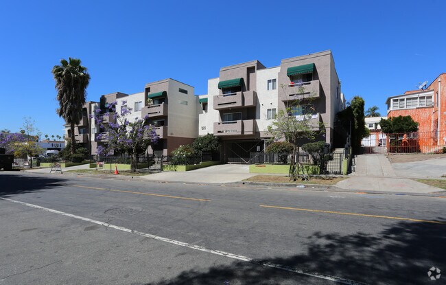 Foto del edificio - 321 N Kenmore Ave