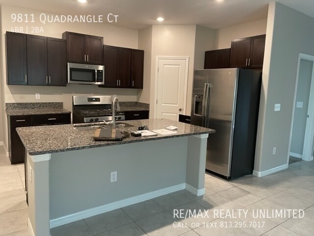 Foto del edificio - 9811 Quadrangle Ct