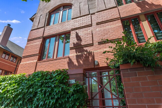 Foto del edificio - 812 E Kilbourn Ave