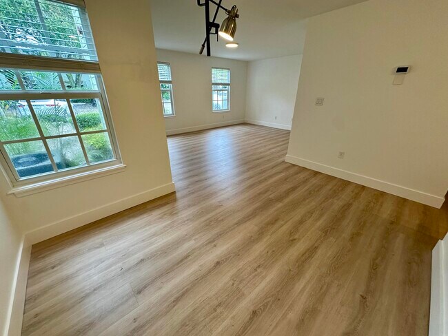 Building Photo - 1020 Crystal Way