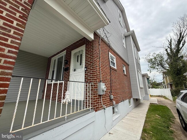 Building Photo - 129 Clearfield Ave