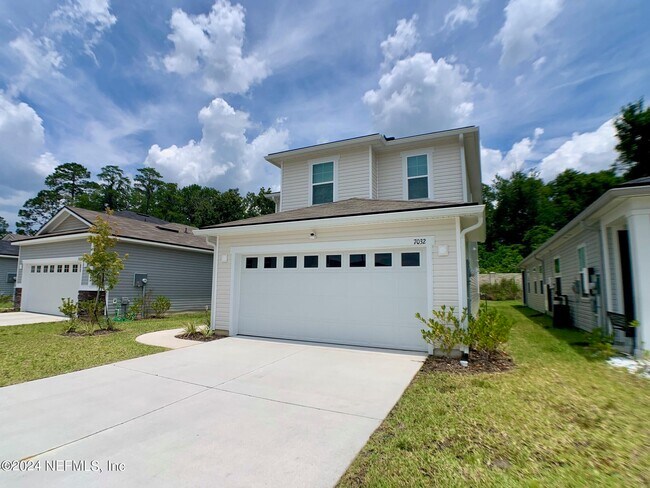 Foto del edificio - 7032 Red Timber Rd