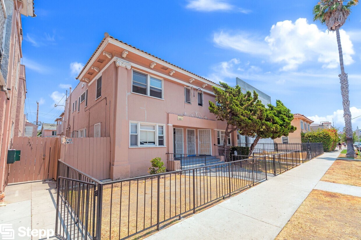 Building Photo - 736-752 Olive Avenue