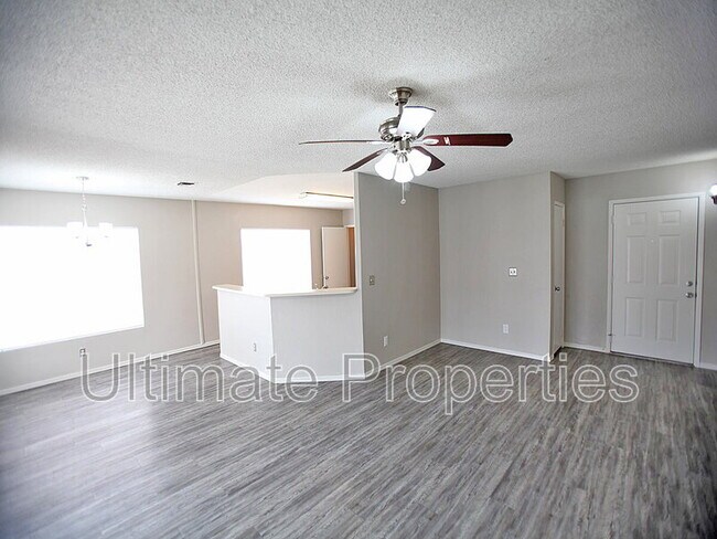 Foto del edificio - 7025 W Tuckey Ln