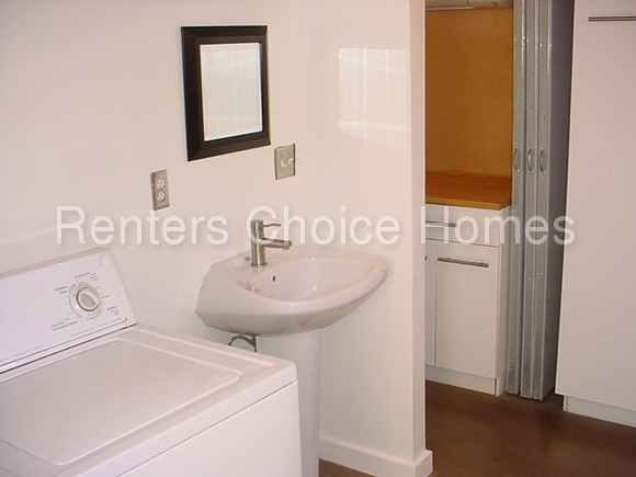 Building Photo - 2543 E Winston Dr