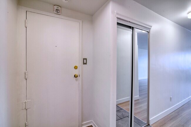 Building Photo - 3460 Rue Durocher