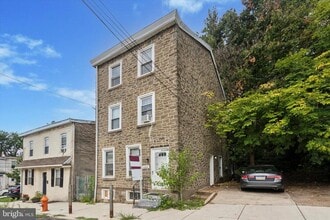 Building Photo - 448 Krams Ave