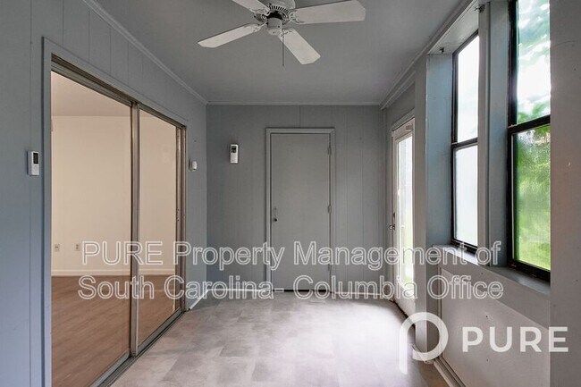 Foto del edificio - 601 Riverhill Cir