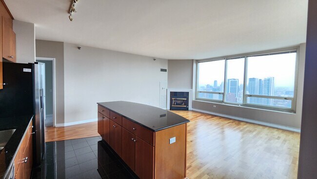 Open Concept Living Dining - 33 W Ontario St