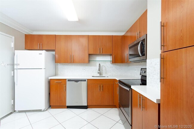 Building Photo - 2821 N Miami Beach Blvd