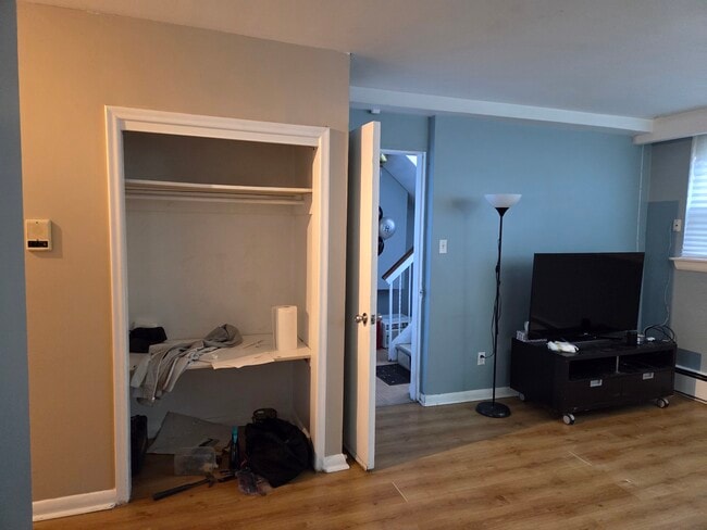 Building Photo - 14 Denbigh Cres