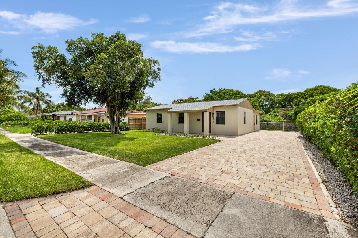 Primary Photo - 3015 Robert Rd