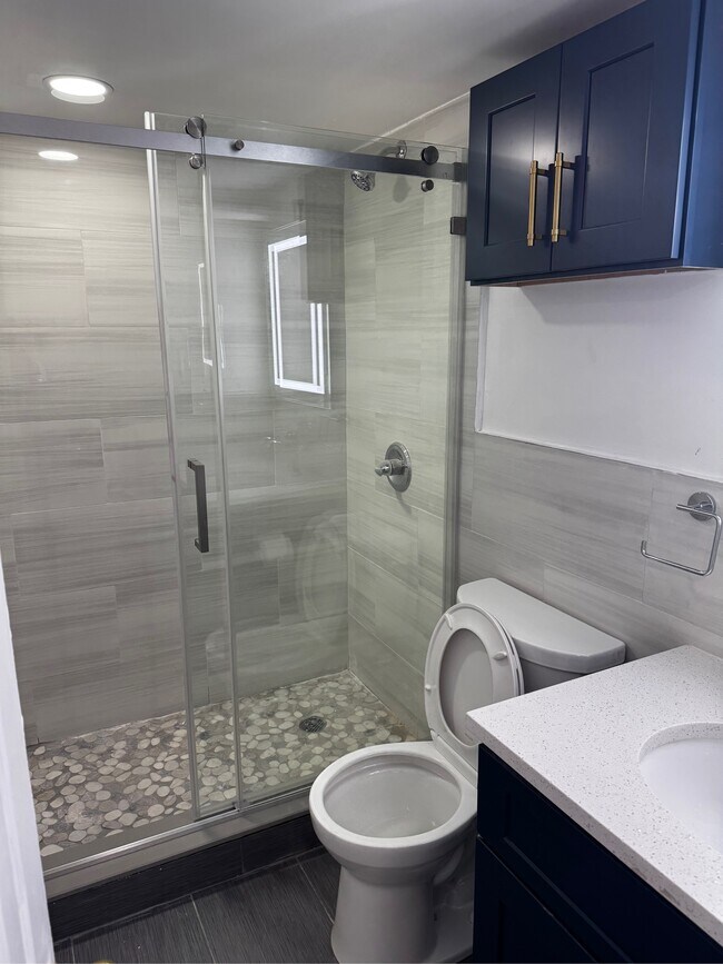 Foto del edificio - 1757 E 52nd St