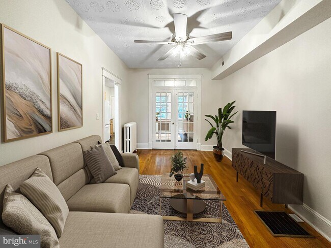 Foto del edificio - 647 Irving St NW